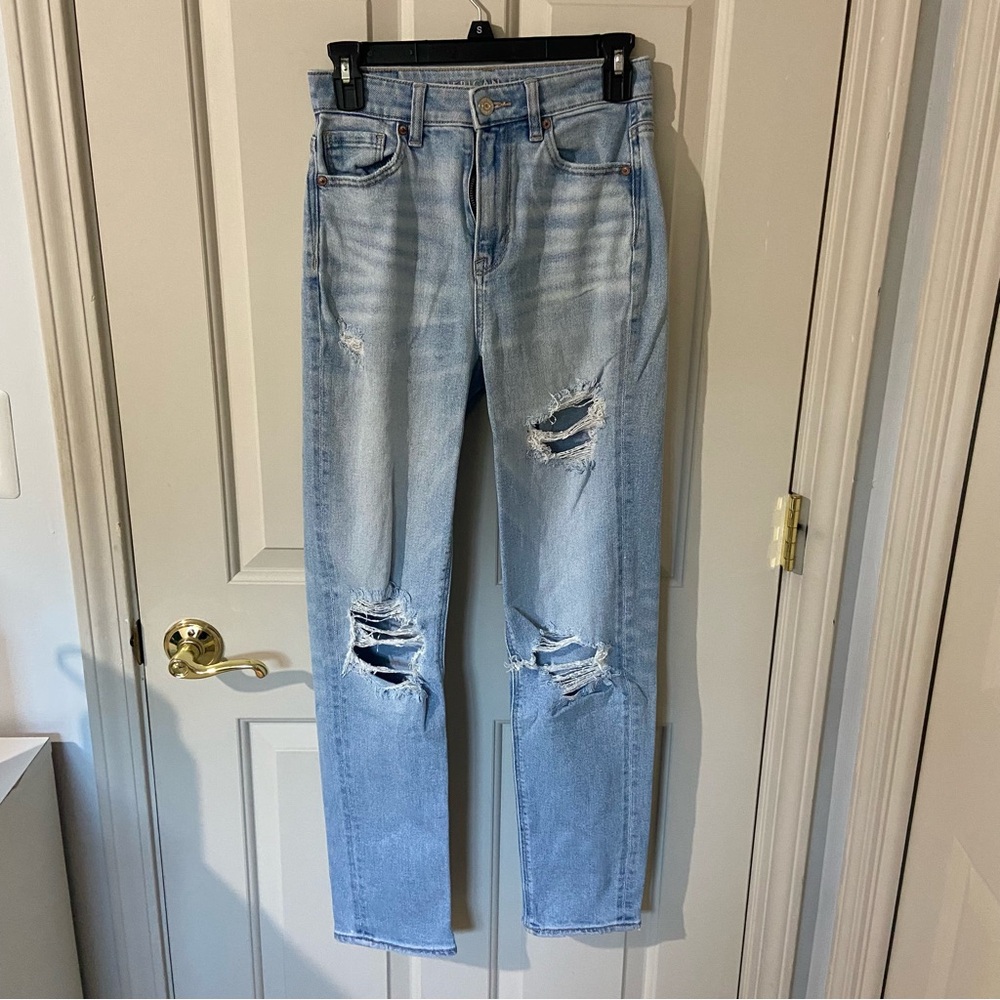American Eagle Outfitters Light Blue Distressed Mom Straight Jeans
